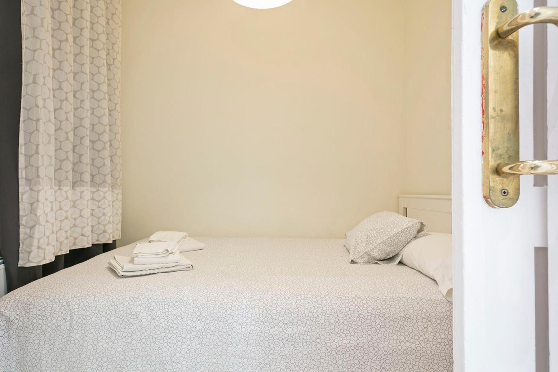 Apartmento Industria Барселона Екстериор снимка